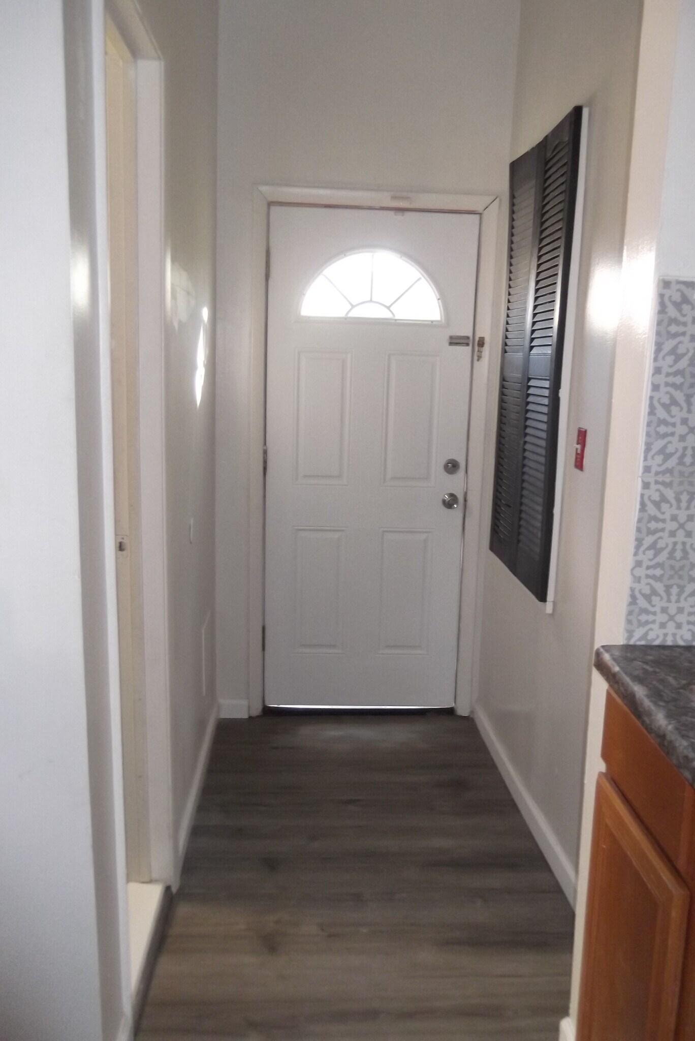 hall entrance - 32 Bay Ave