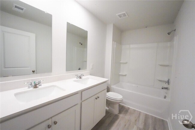 Building Photo - 102 Windrush Pnes