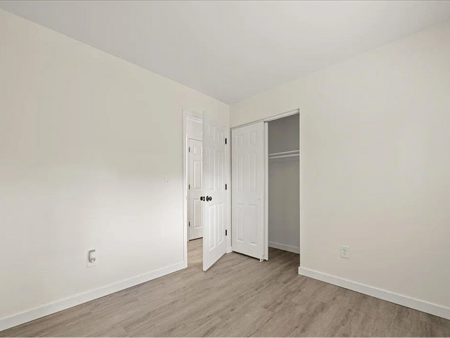 Building Photo - Section 8 APPROVED 3-bedroom