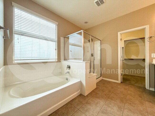 Building Photo - 4051 E Mesquite St