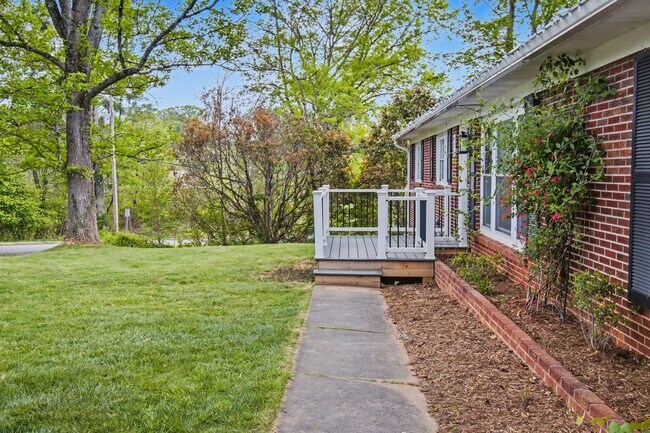 Building Photo - 415 Mountain View Rd