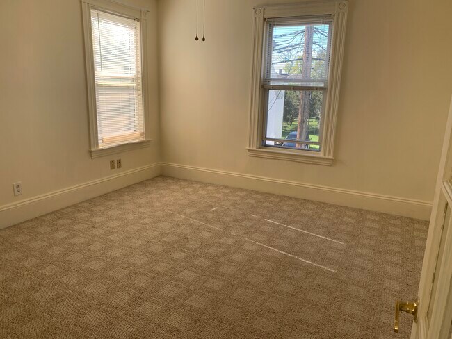 Building Photo - 30 French St