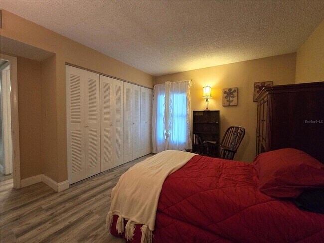 Building Photo - 105 4th Ave NE