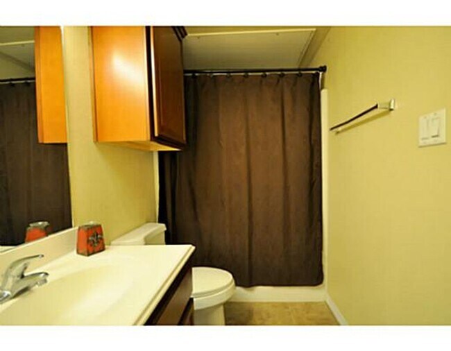 Building Photo - AUGUST 2026 PRE-LEASE! Spacious 1 Bed, 1 B...