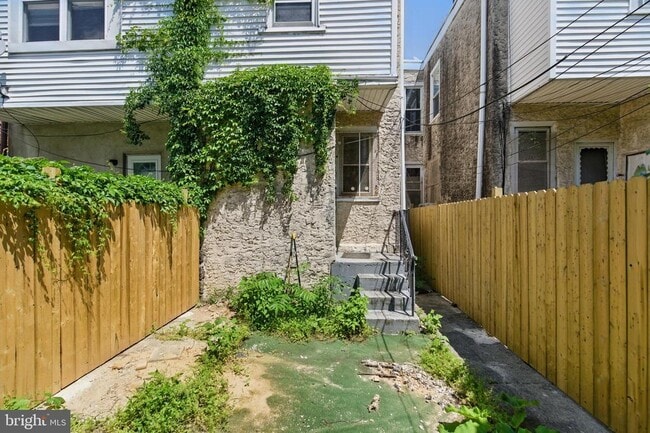Building Photo - 428 S 56th St