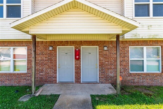 Building Photo - 230 Meadow Ct