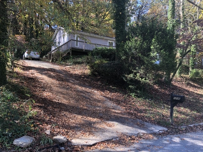 Building Photo - 1236 Fenimore St