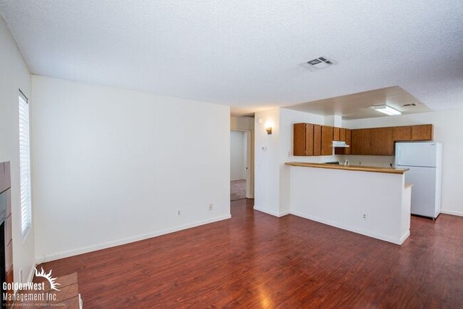 Building Photo - Beautifully Updated 2Bdm 1Ba Unit with Fir...