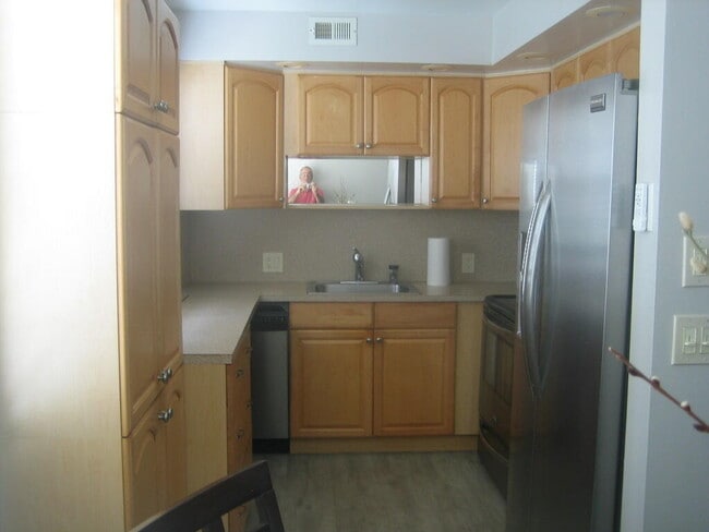 Building Photo - 340 Mansfield Dr