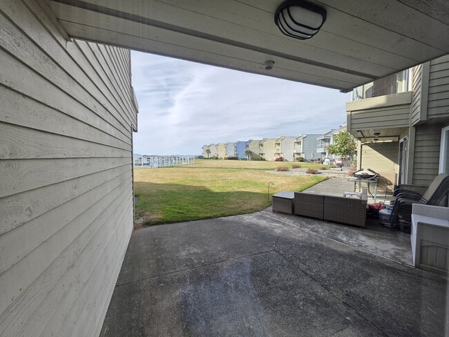 Building Photo - 1728 Edwards Dr