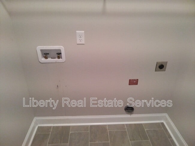 Building Photo - 729 Burke Dr