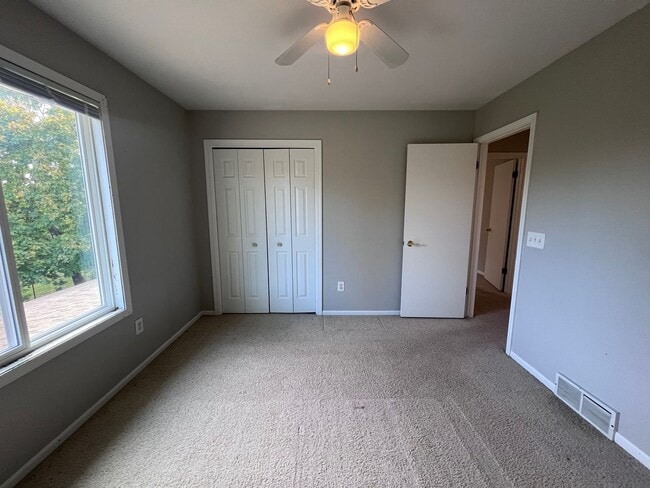 Building Photo - Two Bedroom Duplex in Kentwood!