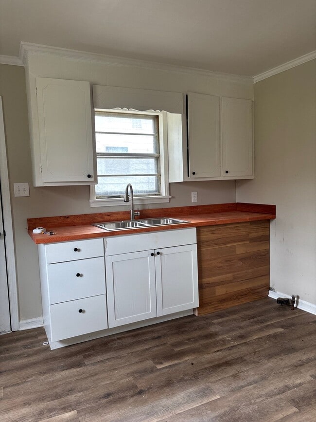 Building Photo - 916 Greenwood St