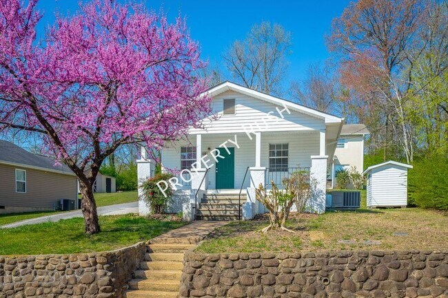 Primary Photo - 420 Hedgewood Dr