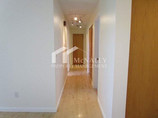 Building Photo - Lovely 3 Bedroom 1 Bath Home in Gig Harbor