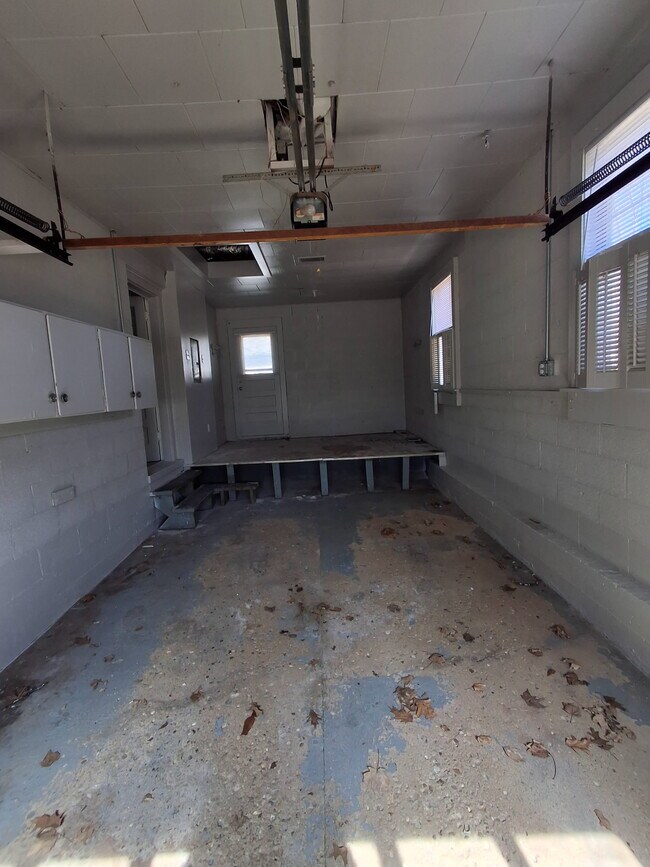 Building Photo - 105 Orchard St