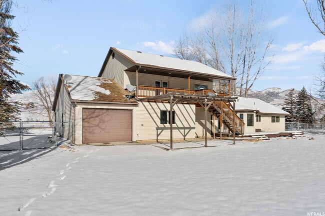 Building Photo - Beautiful home in Eden with amazing views ...