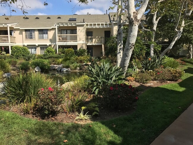 Building Photo - Beautiful Upgraded 2 Bed / 2 Bath 1 Story Condo Located in The Lakes in Carmel Valley