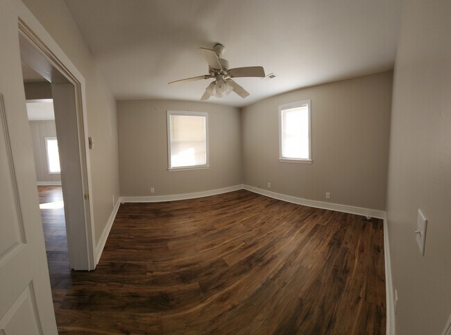 Building Photo - 5930 S New Hope Rd