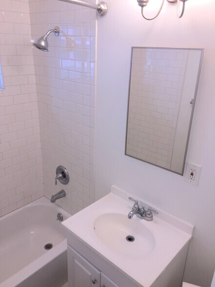 Building Photo - 411 Douglas St