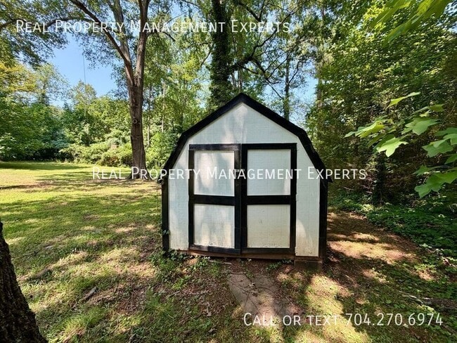 Building Photo - 4608 McClure Rd