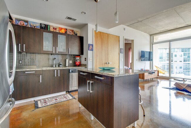 kitchen, refrigerator, range - 600 12th Ave S