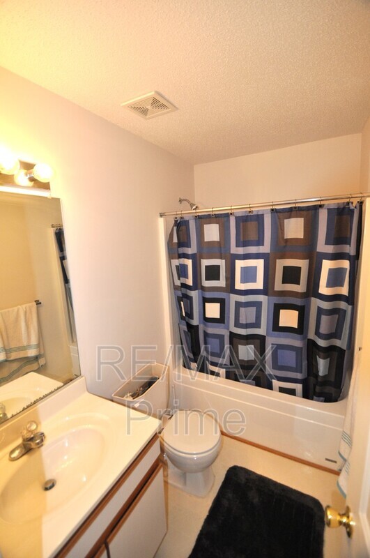 Building Photo - 6227 Oakglen Dr