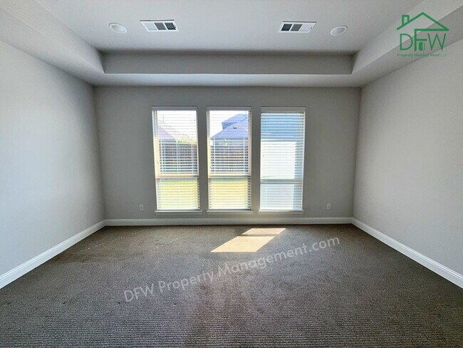 Building Photo - 4BR/3BA, 3,220 Sq Ft - Island Kitchen, Large Fenced Yard, Covered Patio