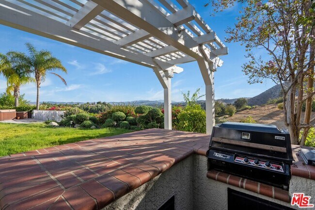 Building Photo - 24534 Stonegate Dr