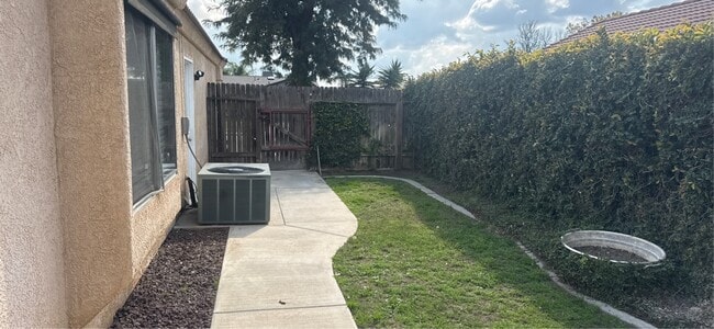 Building Photo - 10704 Sunset Canyon Dr