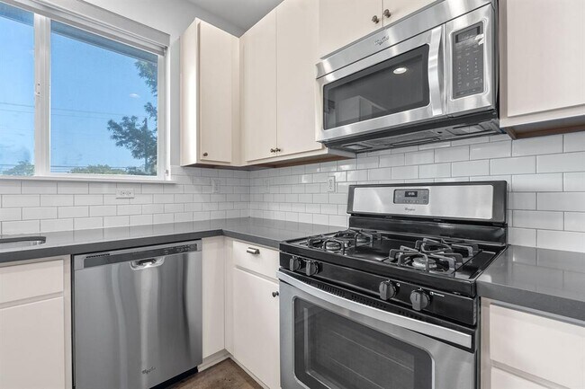 Building Photo - 301 W Stassney Ln