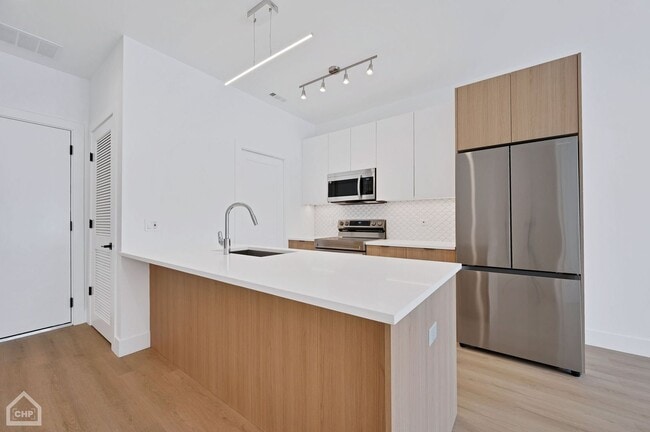 Building Photo - 3322 N Halsted St