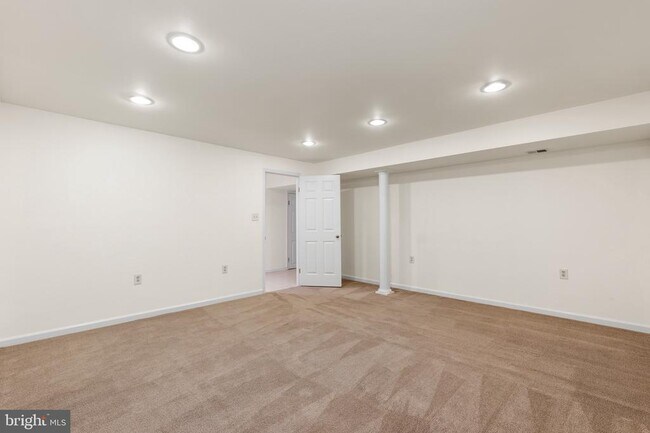 Building Photo - 1130 20th St S