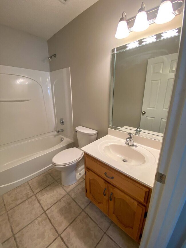 Building Photo - 3 bed, 2.5 bath house in Olive Branch near...