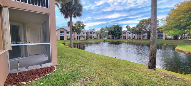 Building Photo - 9977 Westview Dr
