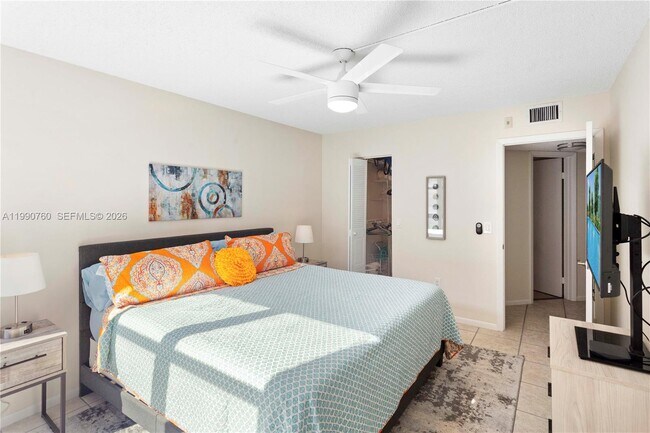 Building Photo - 1101 River Reach Dr