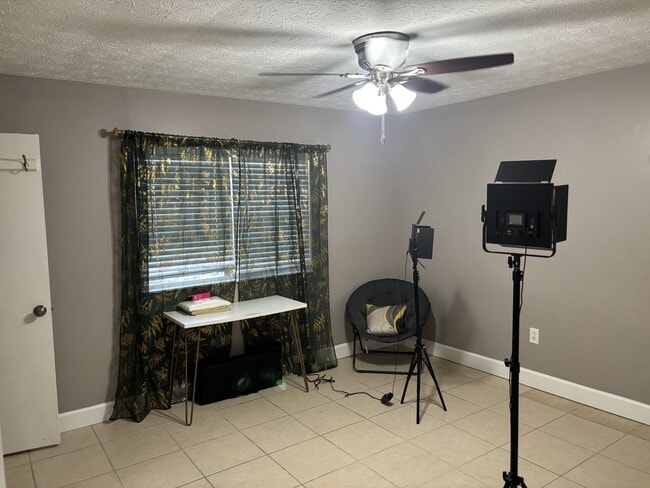 Building Photo - 1950 Paine Ave