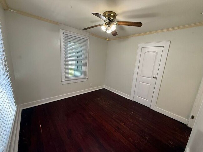 Building Photo - Pensacola - East Hill - 3 bedroom, 1 bathroom