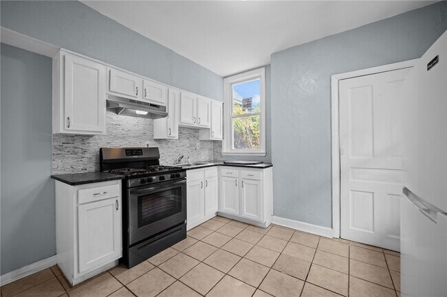 Building Photo - 7807 Kelly St