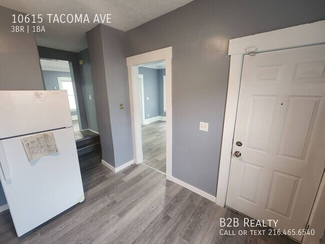 Building Photo - 10615 Tacoma Ave