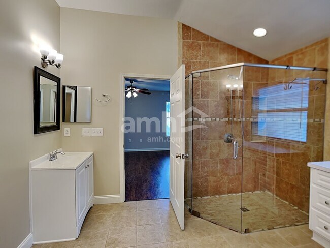 Building Photo - 2643 Creek Ridge Dr