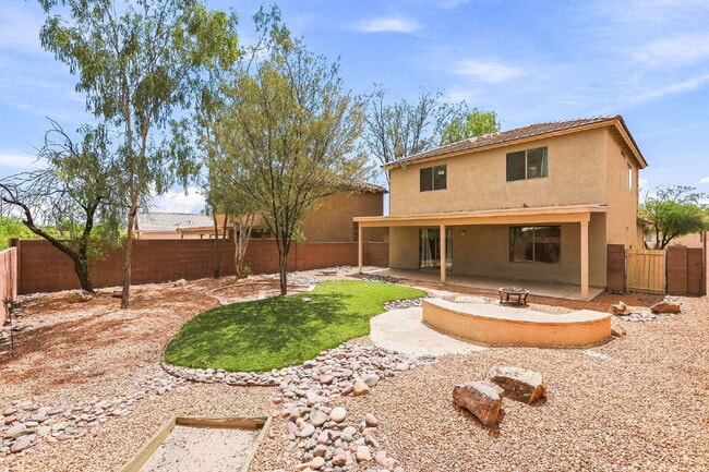 Building Photo - 2426 W Silverbell Tree Dr