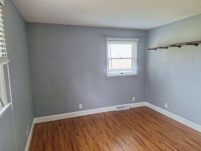 Building Photo - 1084 Nease Dr