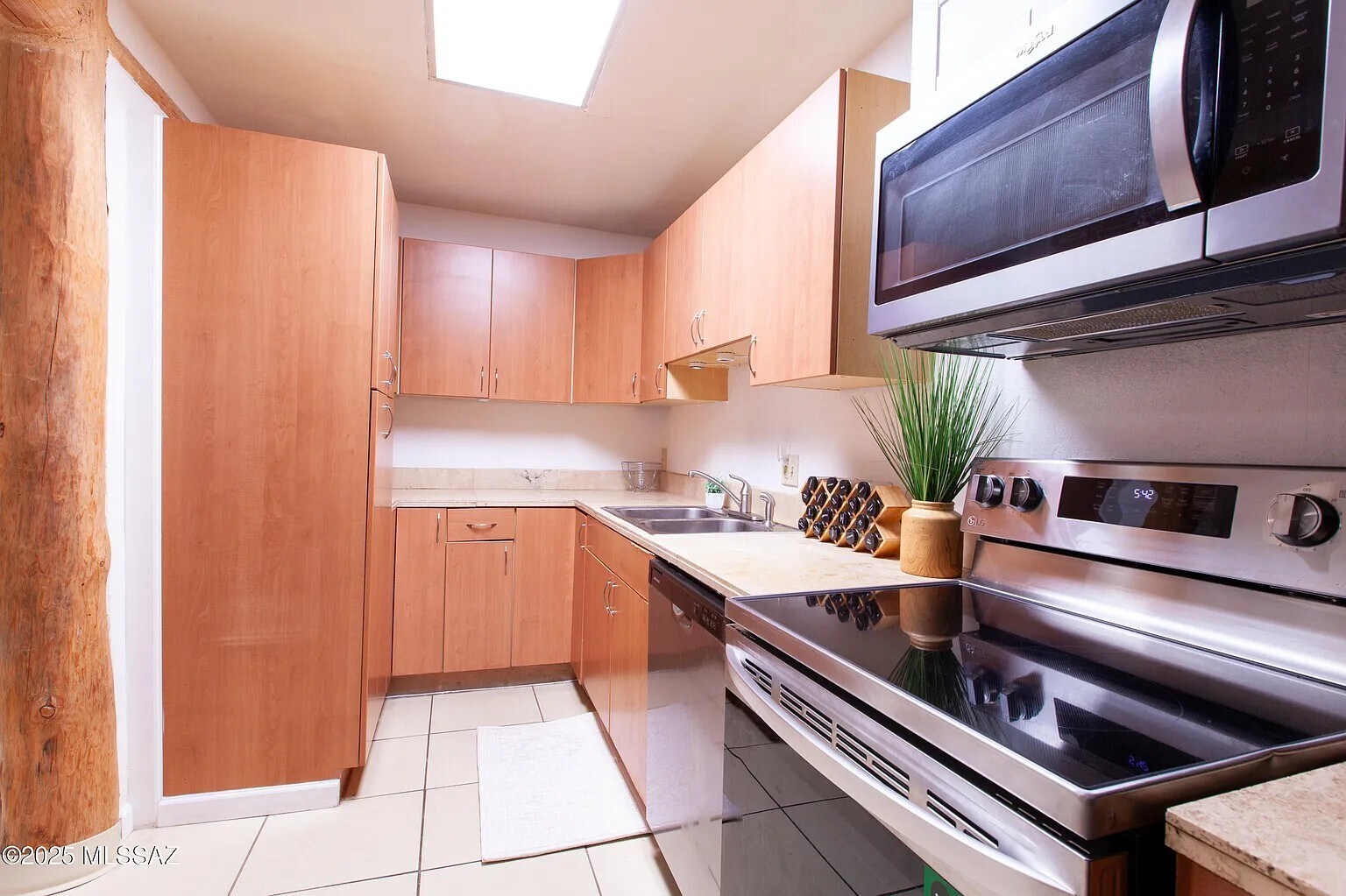 Kitchen - 2819 E 20th St