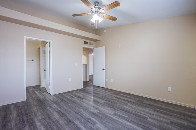Building Photo - 7885 W Flamingo Rd