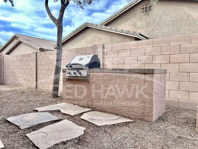 Building Photo - 1090 S Maverick St