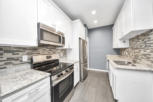 Building Photo - 2874 Holly Hall St