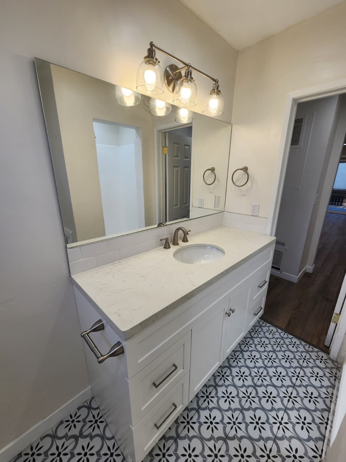 Building Photo - 1414 S Orange Grove Ave