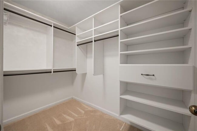 Building Photo - 2104 Pine Heights Dr NE