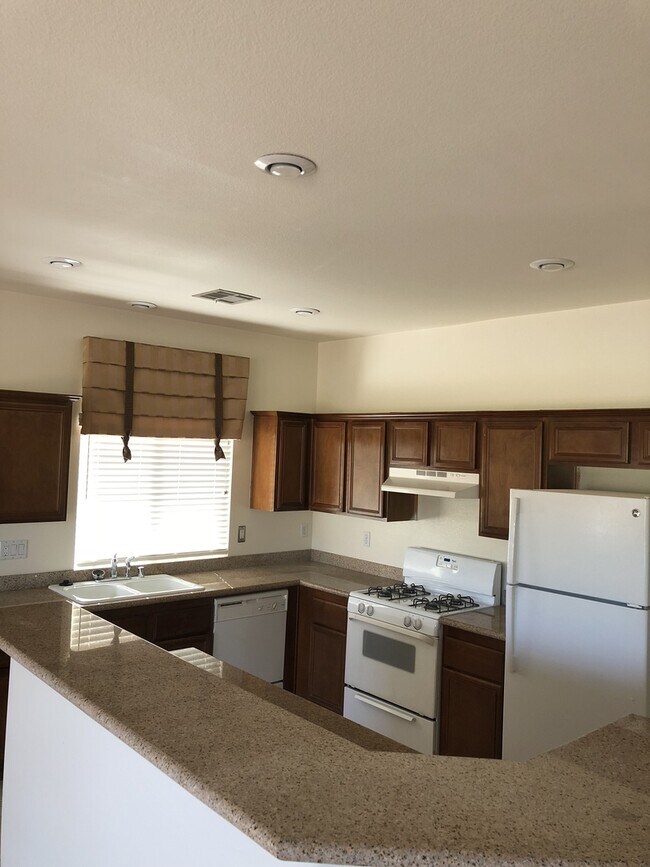 Building Photo - 3 Bedrooms, 2 Bathroom single story home i...